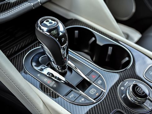 Certified 2022 Bentley Bentayga AWD/4WD image 39