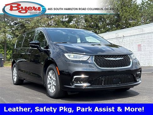 New 2025 Chrysler Pacifica Select image 1