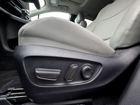 Used 2026 Toyota Sienna XLE FWD image 20