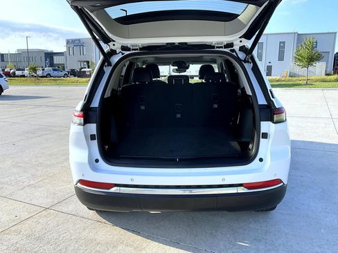 Used 2023 Jeep Grand Cherokee 4WD 4xe image 9