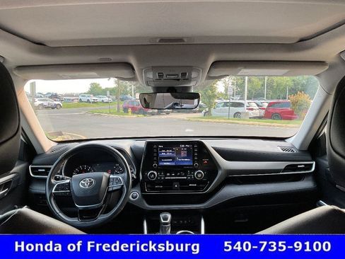 Used 2021 Toyota Highlander XLE AWD/4WD image 41