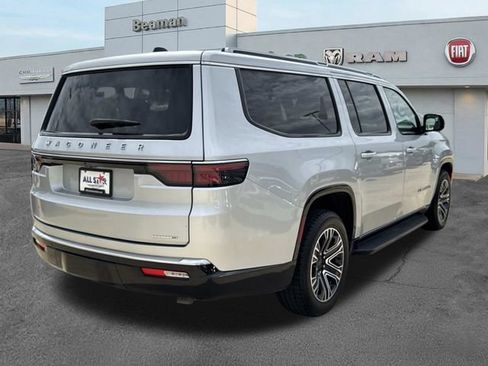 Used 2024 Jeep Wagoneer L Series II w/ Flexible Seating Group RWD image 7
