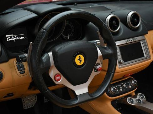 Used 2014 Ferrari California RWD image 24