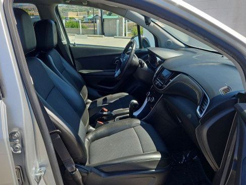 Used 2022 Chevrolet Trax LT w/ Redline Edition FWD image 26