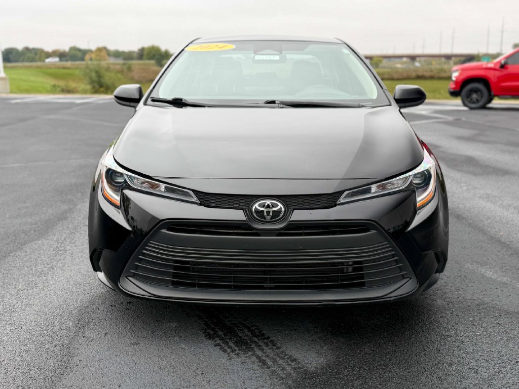 Used 2024 Toyota Corolla LE FWD image 2