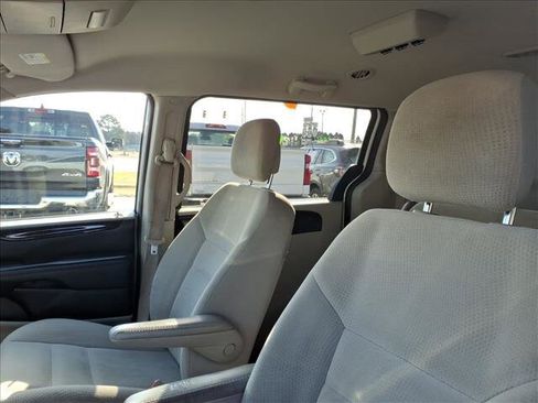 Used 2019 Dodge Grand Caravan SE image 25