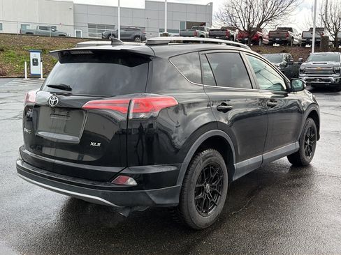 Used 2018 Toyota RAV4 XLE image 5