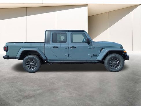 New 2025 Jeep Gladiator Sport image 6
