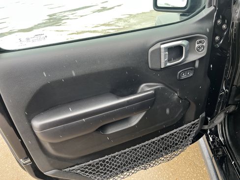 Used 2020 Jeep Wrangler Unlimited Sport image 12