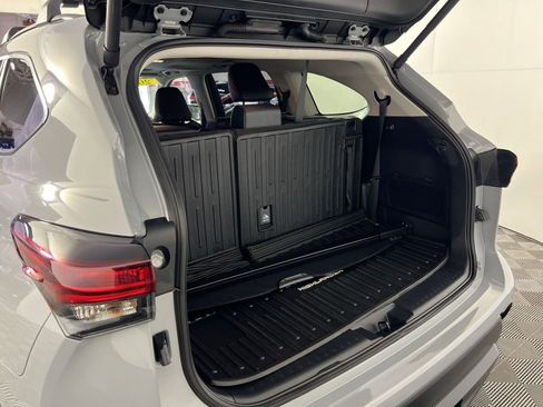 Used 2024 Toyota Highlander XLE image 27