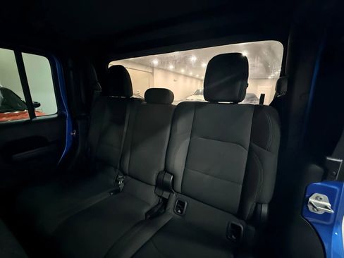 Used 2021 Jeep Gladiator Sport image 13