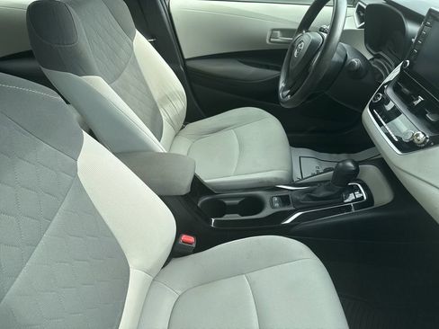 Used 2020 Toyota Corolla LE FWD image 5