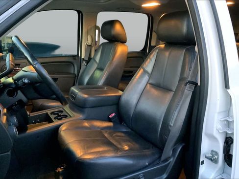 Used 2013 Chevrolet Suburban LT w/ Luxury Package AWD/4WD image 7