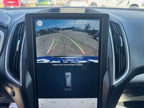 Used 2021 Ford Edge SE image 18