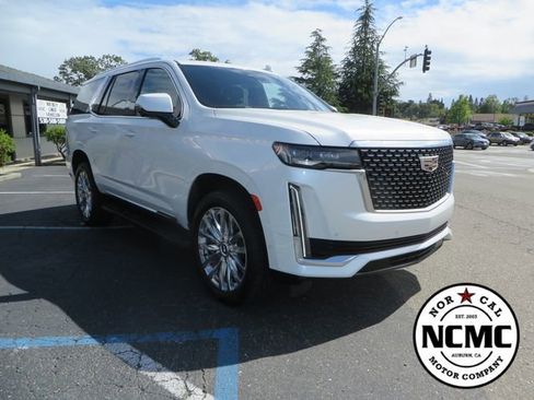 Used 2023 Cadillac Escalade Premium Luxury AWD/4WD image 7