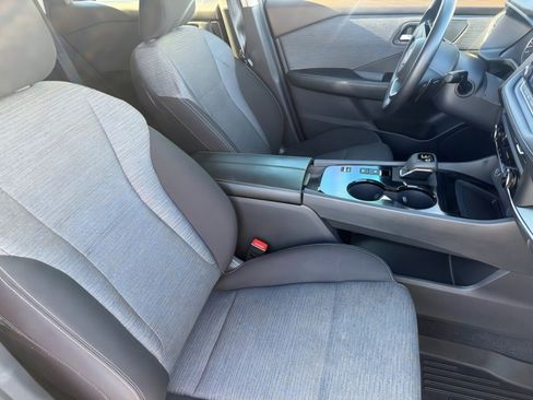 Used 2023 Nissan Rogue SV image 11