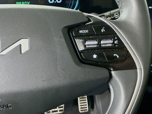 Certified 2025 Kia Niro EX Touring image 11