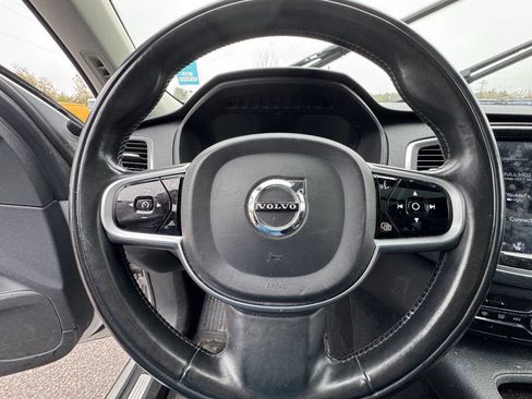 Used 2018 Volvo XC90 T5 Momentum w/ Convenience Package image 9