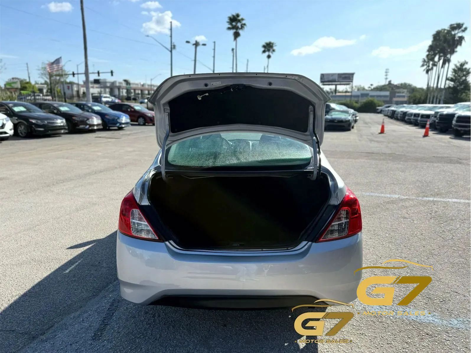 Used 2019 Nissan Versa SV FWD image 4
