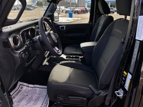 Used 2023 Jeep Wrangler Unlimited Sahara image 10