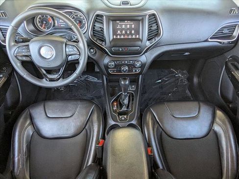 Used 2020 Jeep Cherokee Latitude Plus image 18