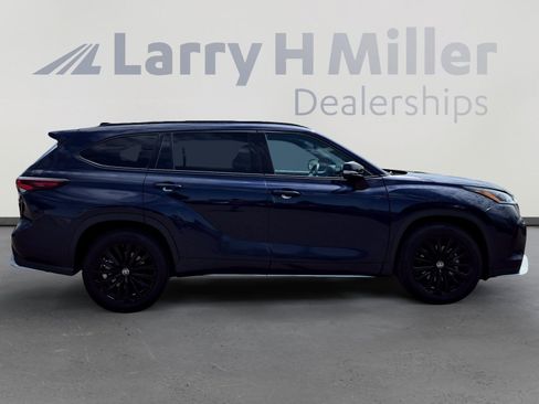 Certified 2025 Toyota Highlander XSE AWD/4WD image 6
