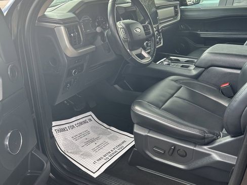 Used 2024 Ford Expedition Max XLT image 2