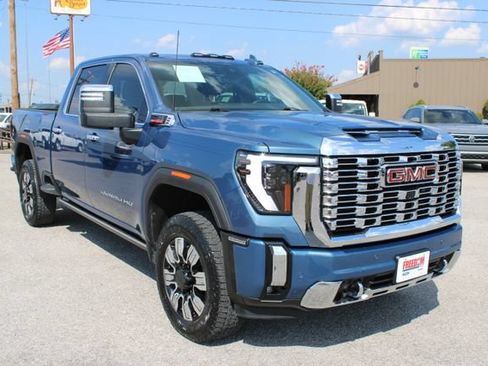 Used 2024 GMC Sierra 2500 Denali w/ Denali Reserve Package AWD/4WD image 3