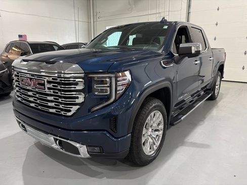 Used 2023 GMC Sierra 1500 Denali w/ Technology Package AWD/4WD image 3