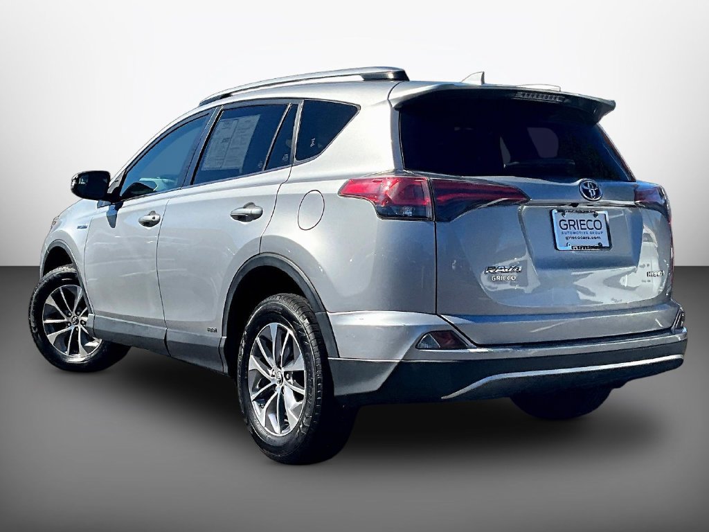 Used 2018 Toyota RAV4 LE AWD/4WD image 4