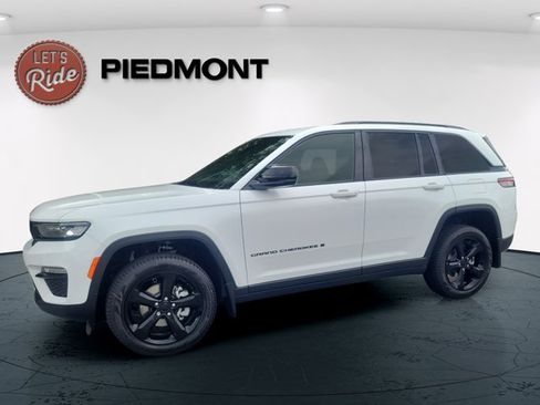 Used 2025 Jeep Grand Cherokee Limited w/ Black Appearance Package AWD/4WD image 7