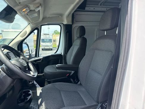 Used 2025 RAM ProMaster 2500 w/ Convenience Group FWD image 12
