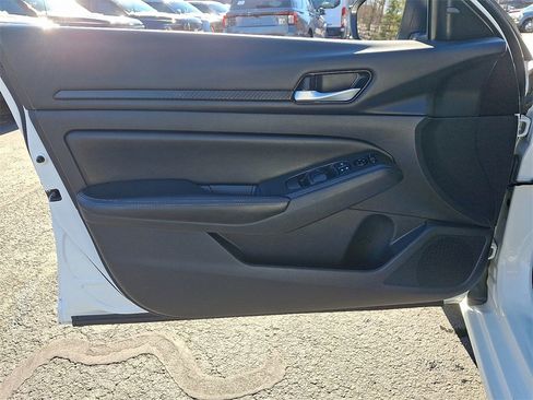 Used 2024 Nissan Altima 2.5 SV image 12