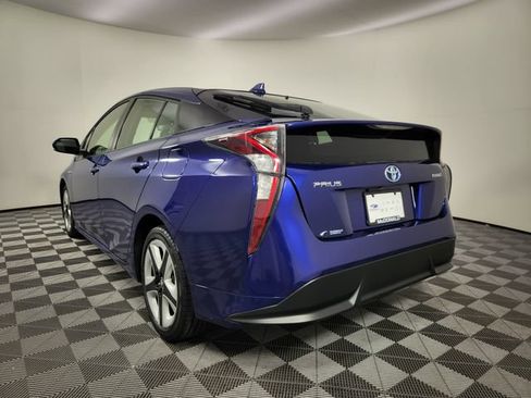 Used 2016 Toyota Prius Three Touring w/ Preferred Accessory Package FWD image 3