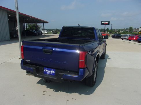 Used 2025 Toyota Tacoma SR5 AWD/4WD image 7