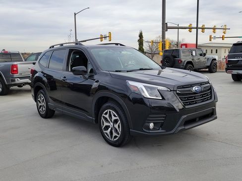 Used 2023 Subaru Forester Premium image 4