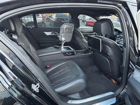 Used 2017 BMW 750i image 29