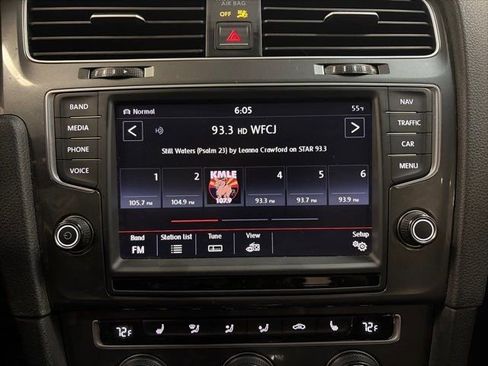 Used 2016 Volkswagen e-Golf SEL Premium image 25