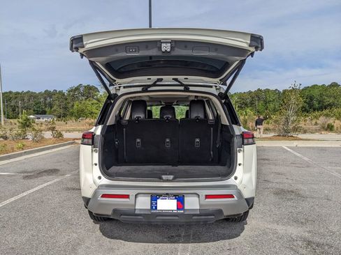 Used 2024 Nissan Pathfinder SL w/ SL Premium Package FWD image 41