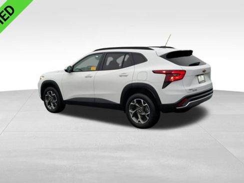 Certified 2025 Chevrolet Trax LT w/ Driver Confidence Package image 7