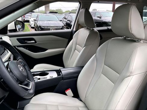 Used 2023 Nissan Rogue SV w/ SV Premium B Package image 8