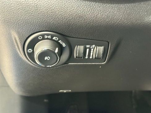 Used 2024 Jeep Compass Limited image 27