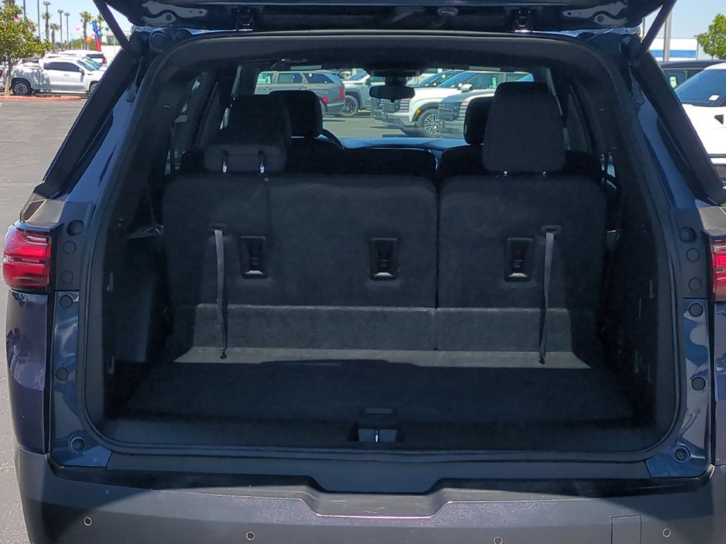 Used 2023 Chevrolet Traverse LT FWD image 30