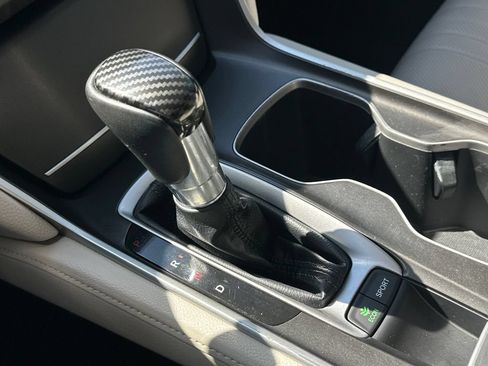 Used 2018 Honda Accord Touring image 18
