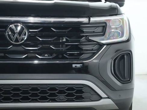 Used 2024 Volkswagen Atlas Cross Sport SE w/ Panoramic Sunroof Package image 7