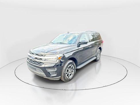 Used 2022 Ford Expedition XLT image 4