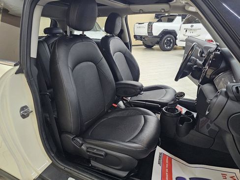 Used 2016 MINI Cooper 2-Door Hardtop image 18