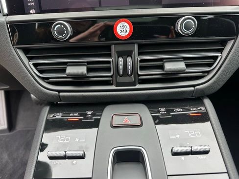 Used 2026 Porsche Macan AWD/4WD image 24