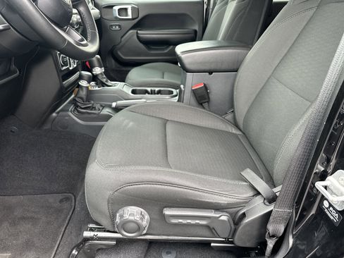 Used 2021 Jeep Gladiator Sport image 11