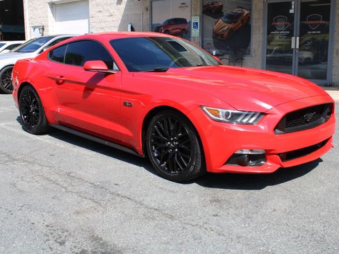 Used 2017 Ford Mustang GT w/ GT Performance Package RWD image 29